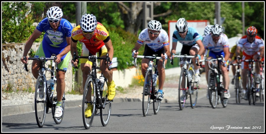 Des coureurs cyclistes atteints de mystérieuses démengeaisons 